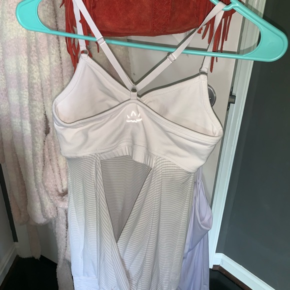 workout top with built in sports bra - Picture 2 of 2